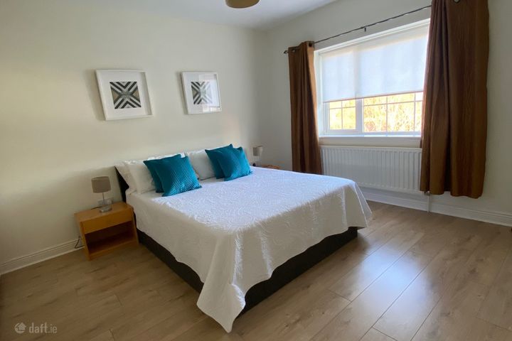 En Suite Larkfield Square, Lucan, Co. Dublin