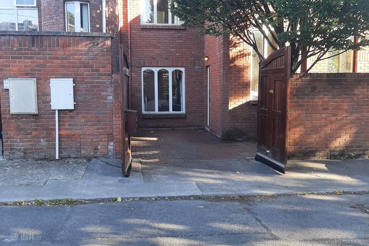 73 Pembroke Gardens, Ballsbridge, Dublin 4