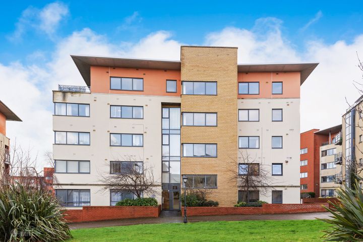 31 The Oval, Tullyvale, Cabinteely, Dublin 18, D18AD65