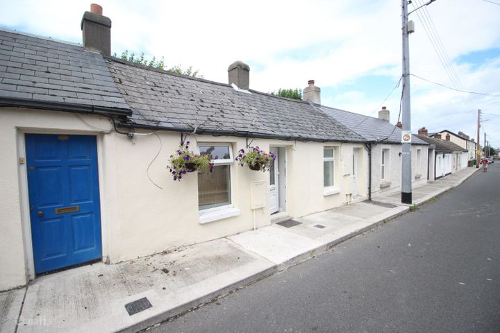 Moorings, 3 Moore'S Cottages, Annaville Avenue, Blackrock, Co. Dublin