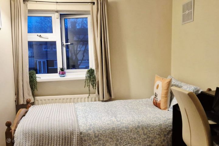 Single bedroom available from 29th of April , Ballymun, Dublin 9