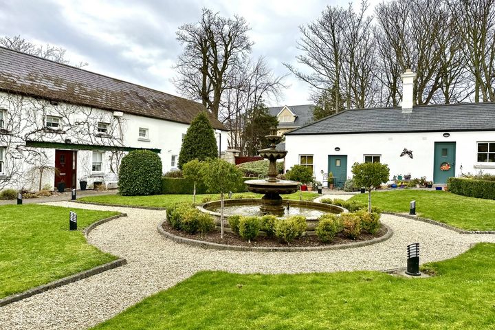 8 Coach House Sq, Ballintyre, Ballinteer Ave Dublin 16, Dublin 16, Dublin