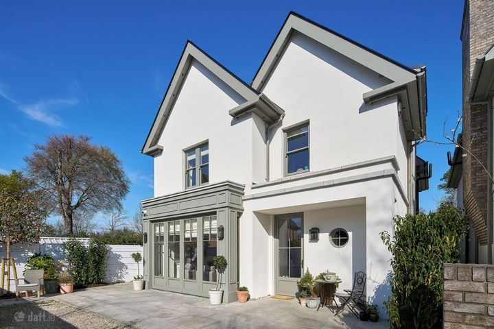 2 Castlecourt, Clontarf, Dublin 3, D03X0H7