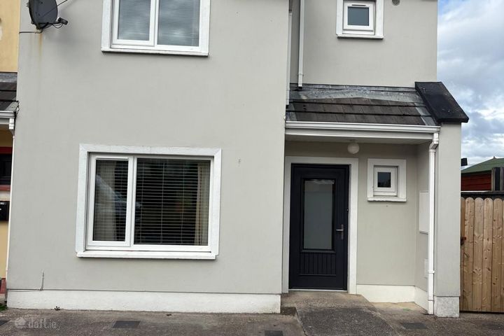 Castle Court, Dromahair, Dromahair, Co. Leitrim