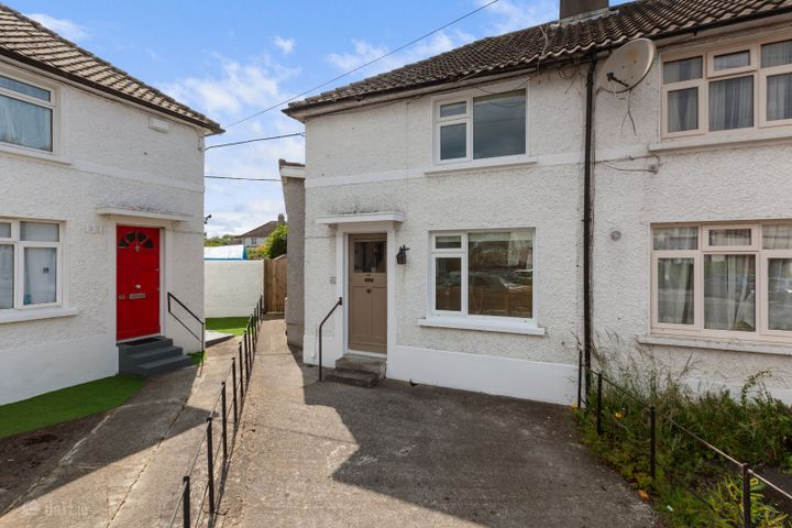 61 Glentow Road, Whitehall, Dublin 9, D09CF65