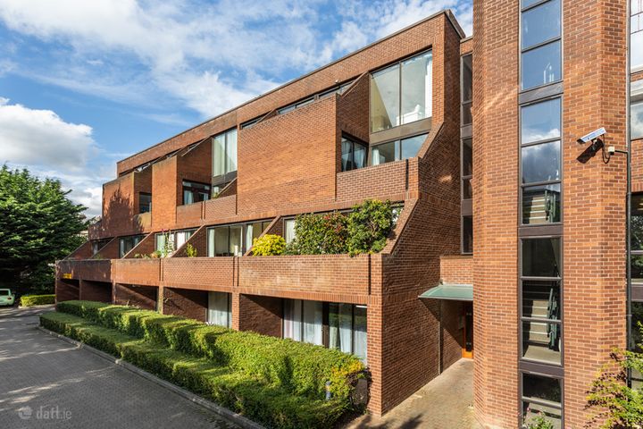 38 Fitzwilliam Court	
Winton Road
Ranelagh
Dublin 6
