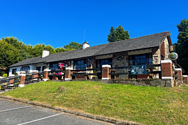 Mooneys Traditional Public House, An Rinn, Dungarvan, Co. Waterford, X35X685