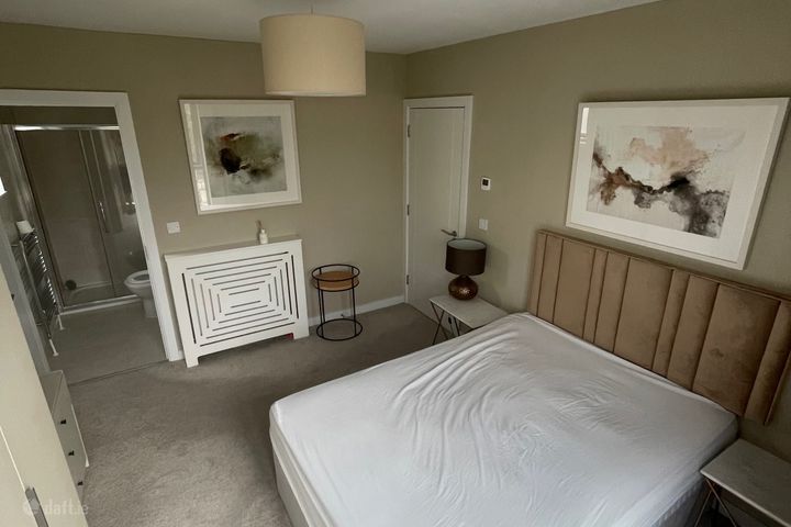 white pines court, Dublin 16