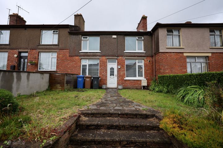31 McCurtains Villas, College Road, The Lough, Co. Cork