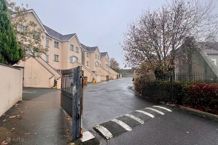 16 The Stables, College Road, Bohermore, H91NH95