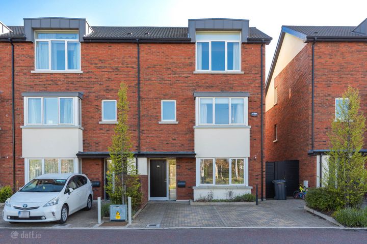 30 Larkfield Way, Leopardstown, Dublin 18