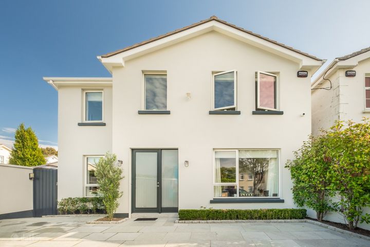 Avalon, 2a Auburn Close, Killiney, Dublin