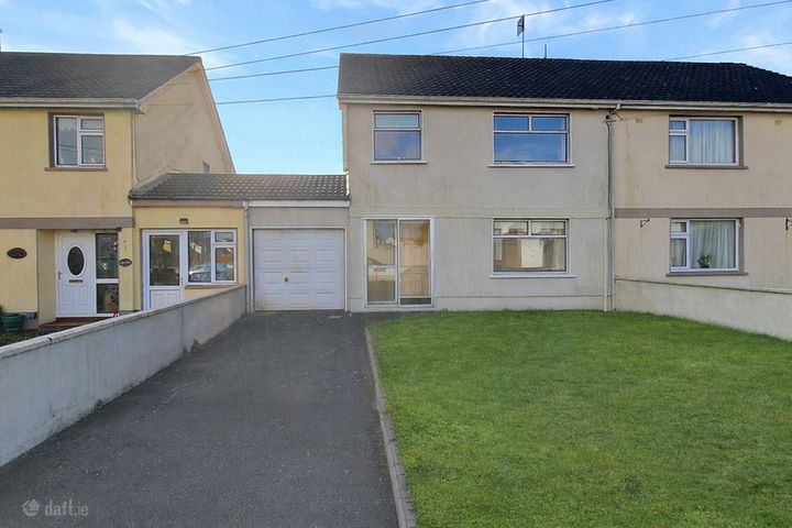 16 Castlewood Park, Ennis, Co. Clare, V95A09E
