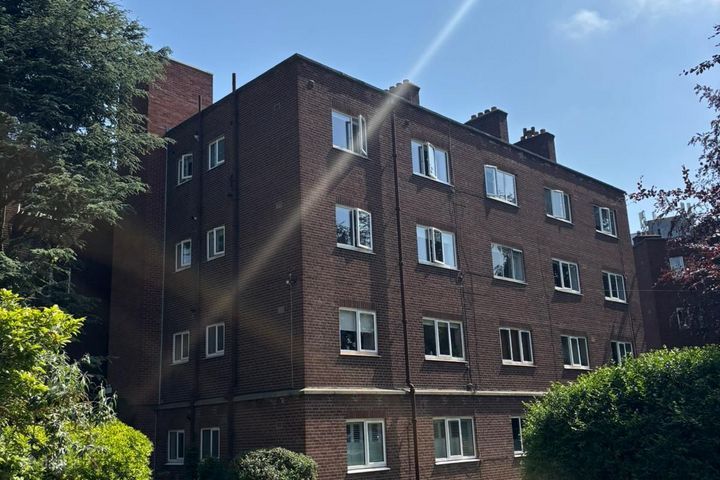 119 Cedar House, Mespil Estate, Ballsbridge, Dublin 4