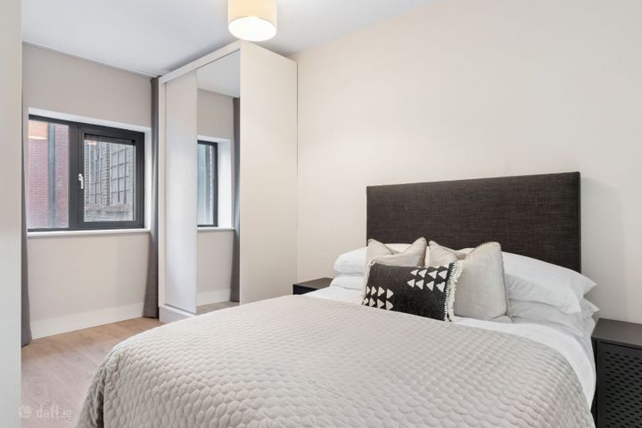 Apartment 17, Grand Canal Place, Dublin 2
