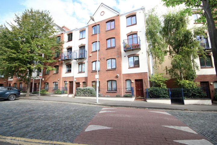 69 New Row Square, Dublin 8