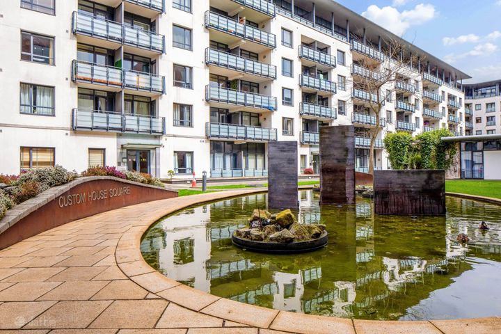 Apt 3 Valentia House, Custom House Square, I F S C, Dublin 1, D01E1E5