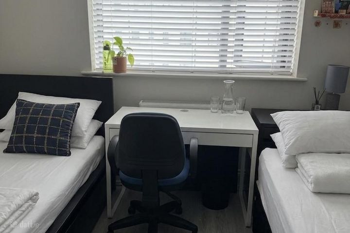 Hawthorn Way, Kilcarbery, Dublin 22 ( 600 per person; bills included), Kilcarbery, Dublin 22