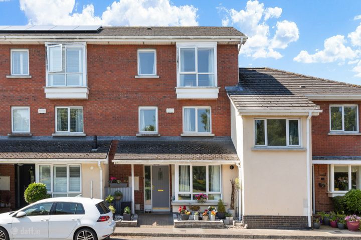 2 Fernleigh Lawn, Castleknock, Dublin 15, D15C8N8