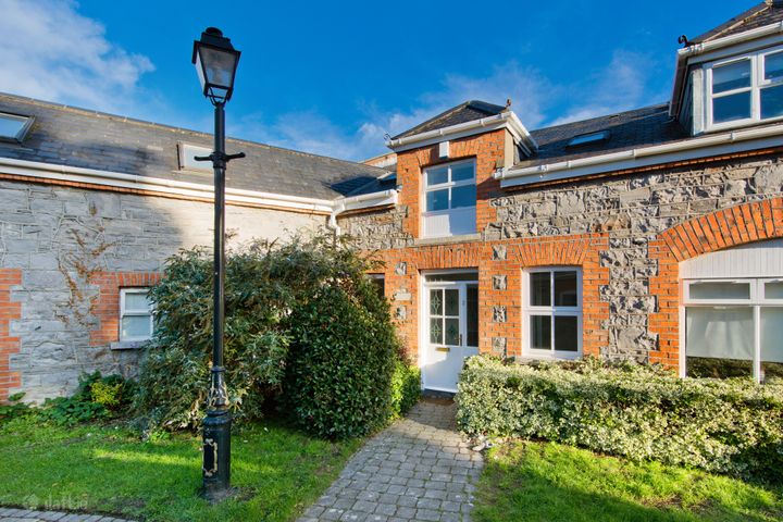 2 The Farmyard, Kilmainham, Hybreasal, Dublin 8, D08 VW5P