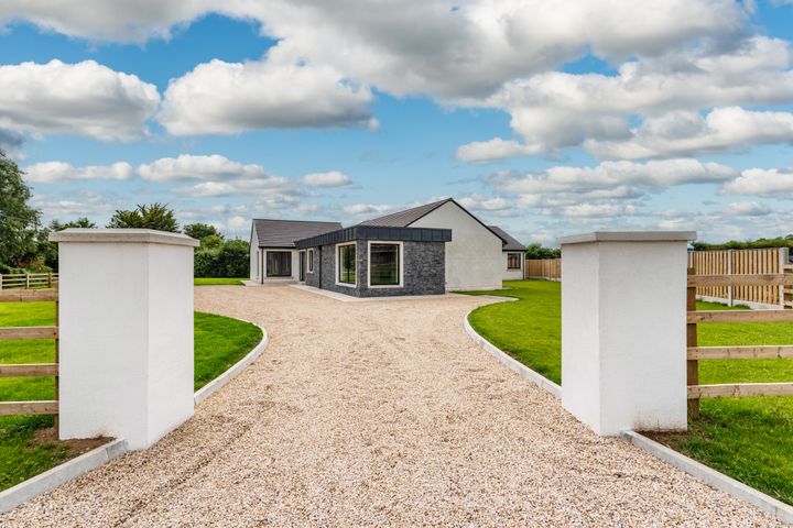 1 Blackwater Park, Staplestown, Donadea, Co Kildare, W91XC9A