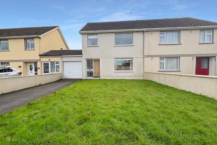 16 Castlewood Park, Ennis, Co. Clare, V95A09E