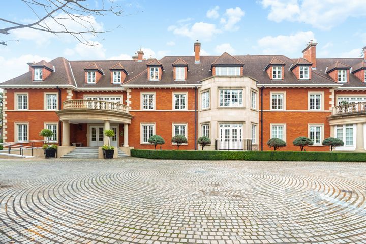 24 Hollybrook, Brighton Rd, Foxrock Dublin 18, Dublin 18, Dublin