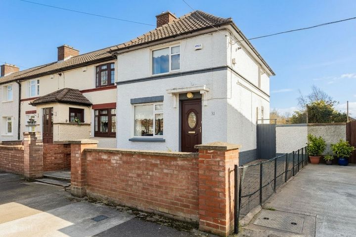 32 Larkhill Road, Dublin 9, Whitehall, Dublin 9, D09XH30