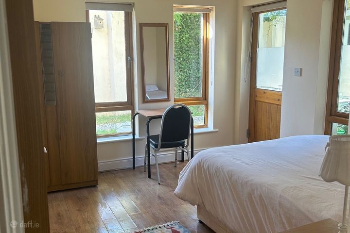 Churchlands, Sandyford village, Dublin 18., Sandyford, Dublin 18