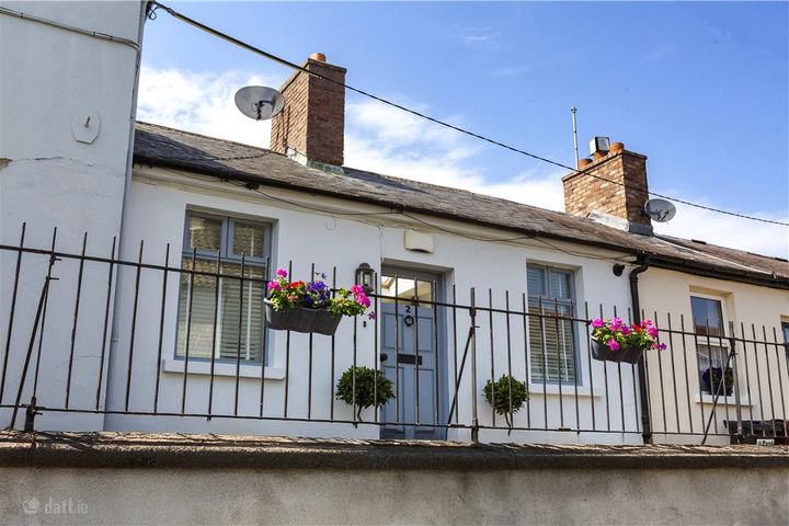 2 Glenalua Terrace, Glenalua Road, Killiney, Co. Dublin, A96PX21