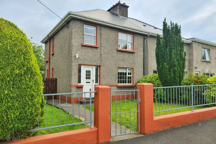 Town Centre! Near Hospital! Available for 6 month rent from mid-July- suit doctors on rotation-Mcmahon Villas, Letterkenny, Letterkenny, Co. Donegal