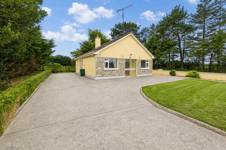 Lower Ballagh, Menlough, Ballinasloe, Co. Galway, H53W882