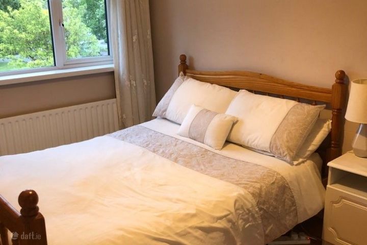 Kiltegan Lawn, Rochestown, Co. Cork