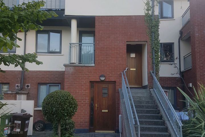 Rosse Court Terrace, Lucan, Co. Dublin