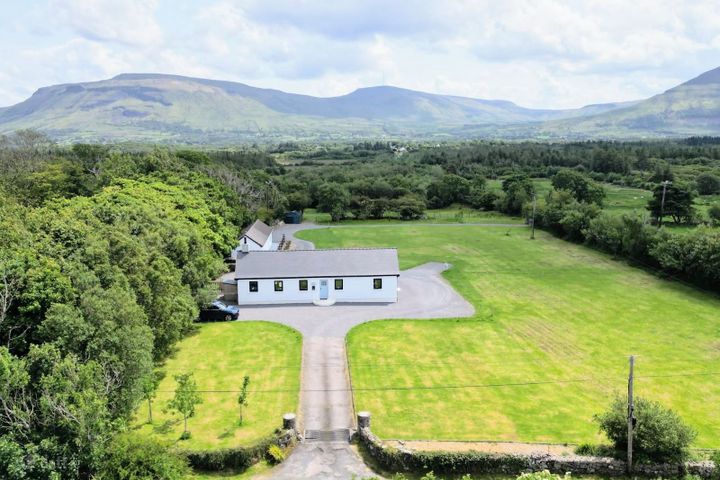 Rose Cottage, Creevykeel, Cliffoney, Co. Sligo, F91EK52