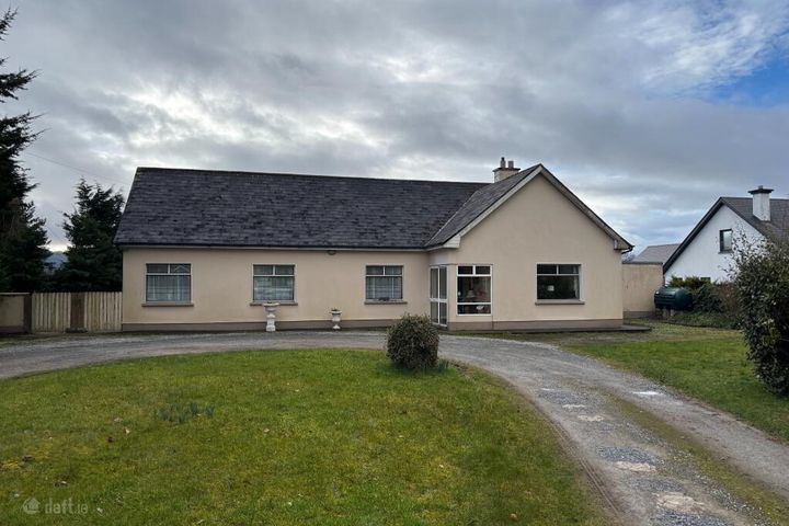 Riverdale View, Lissivigeen, Killarney, Co. Kerry, V93T8Y2