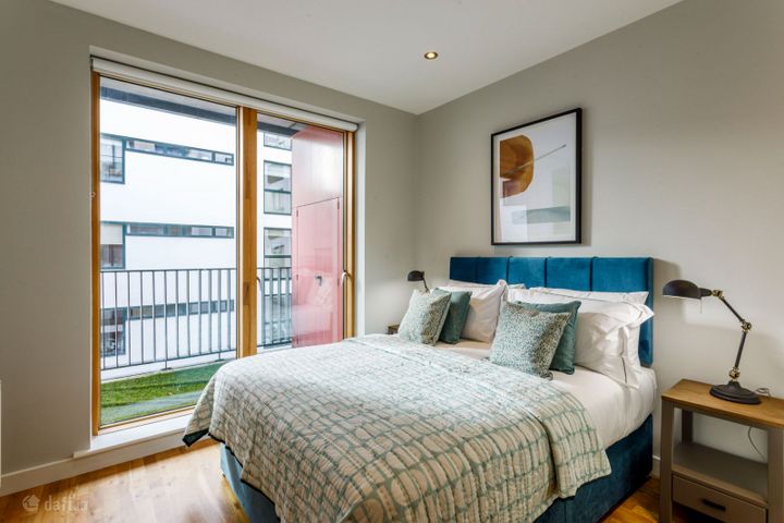 (3) HSQ, St. Johns Road West, Kilmainham, Dublin 8