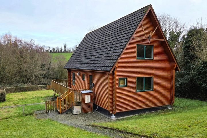 16 Cornadarragh, Belturbet, Co. Cavan, H14RF70