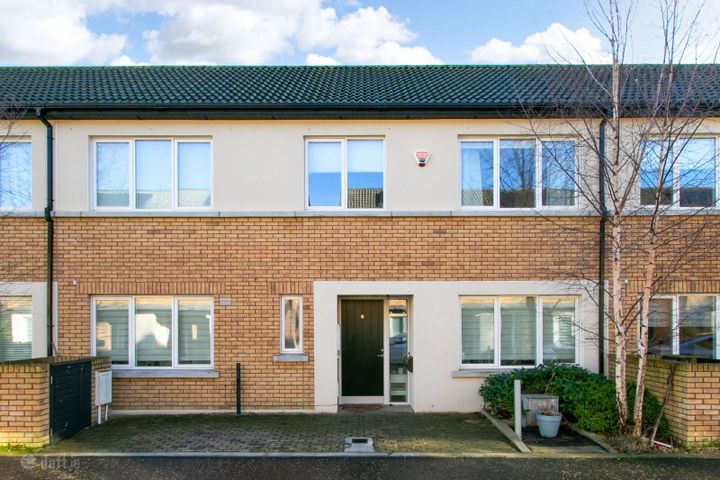 6 Larkfield Dale, Dublin 18, Leopardstown, Dublin 18, D18CY2R