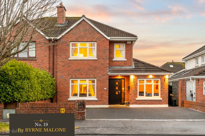 19 The Crescent, Liffey Hall, Newbridge, Co. Kildare, W12TX90