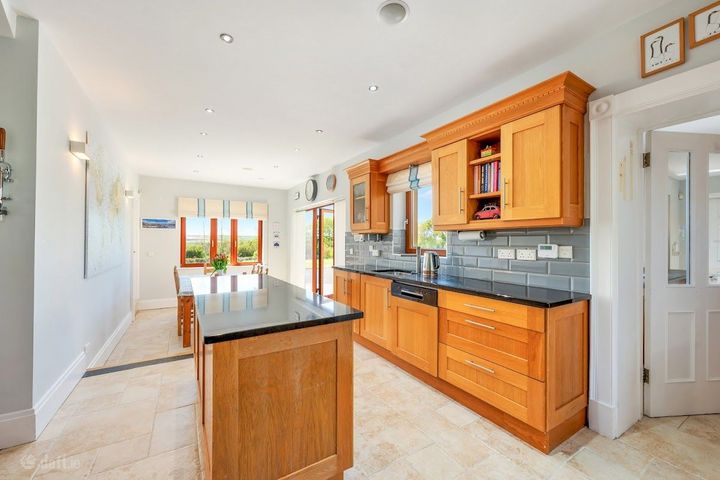 Hakabe Hill, Ballyrussell, Shanagarry, Co. Cork, P25YD92