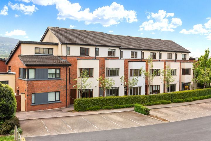 90 The Crescent, Carrickmines Manor, Carrickmines, Dublin 18, D18PW42