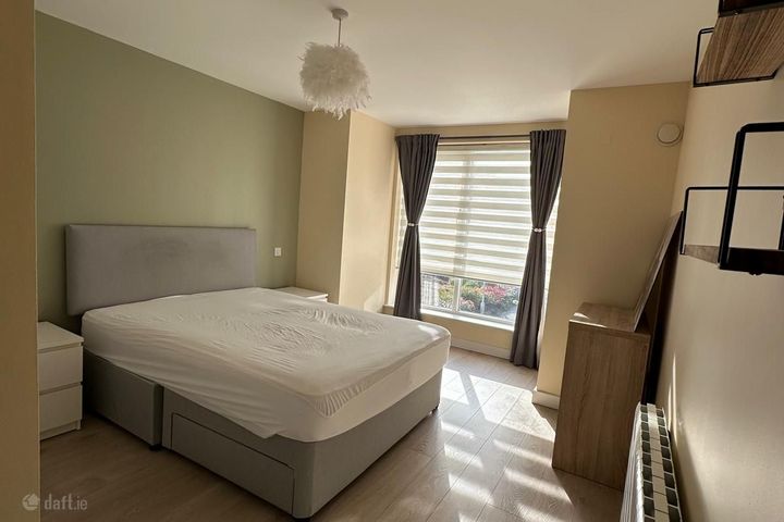 Phelan Avenue, Royal Canal Park, Dublin 15