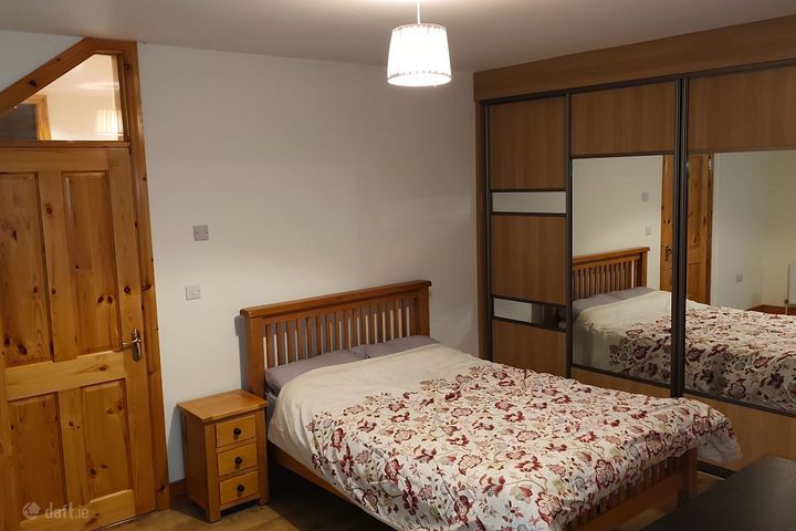 Cluain Mhic Cáinín, Claregalway, Galway, Twomileditch, Co. Galway