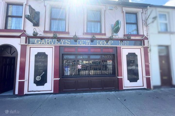 Garveys Dew Drop Inn, Market Square, Charlestown, Co. Mayo, F12P583