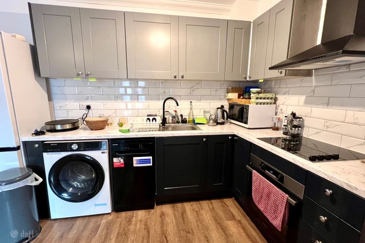 Bright single bedroom available, right between Merrion Square and Grand Canal Dock (rent includes bills and internet), Grand Canal Dock, Dublin 2