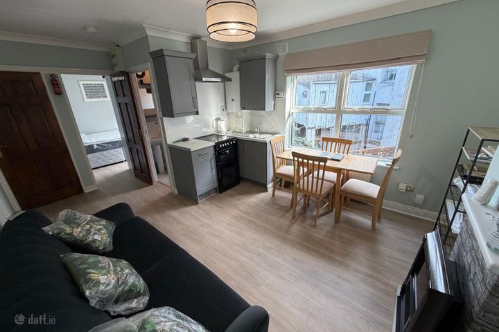 Flat 2, 8a Malahide Road, Marino, Dublin 3
