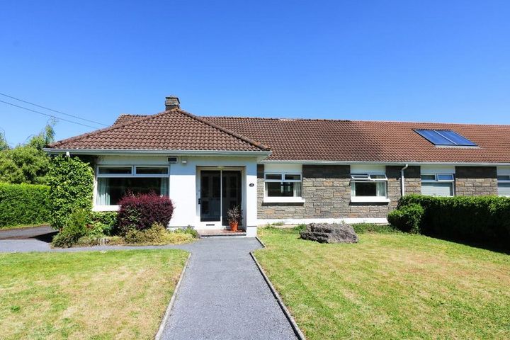 22 Castle Park, Carrick on Suir, Co. Tipperary, E32W738