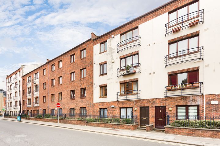 8 Bertram Court, Francis Street, Dublin 8