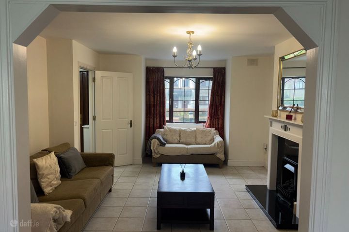 Mac Raghnaill Court, Lough Rinn, Mohill, Co. Leitrim